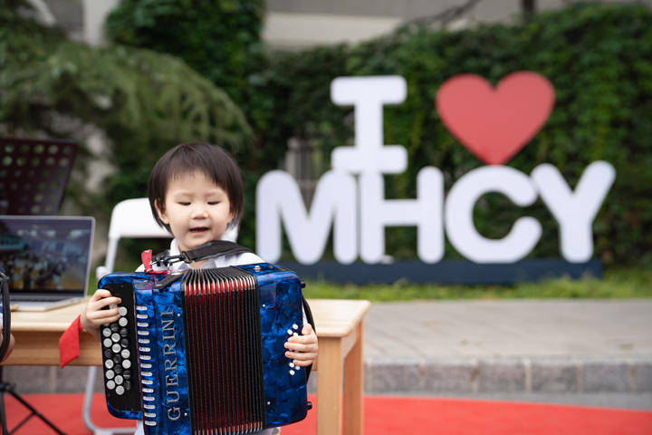 小秋丘终于正是上幼儿园啦！~